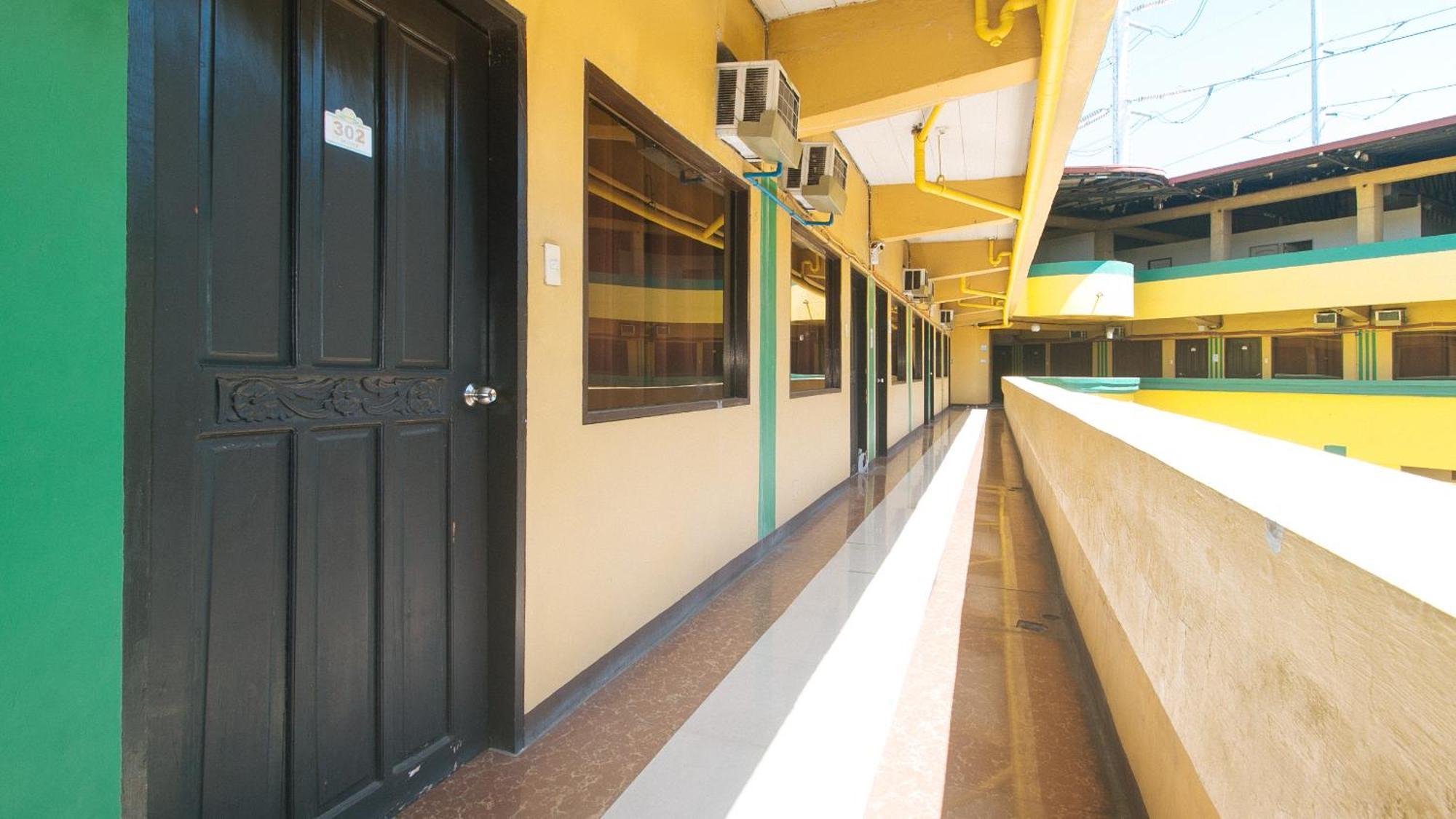 Reddoorz Near Sm City Muntinlupa San Pedro  المظهر الخارجي الصورة